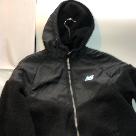 new balance captivate asym jacket